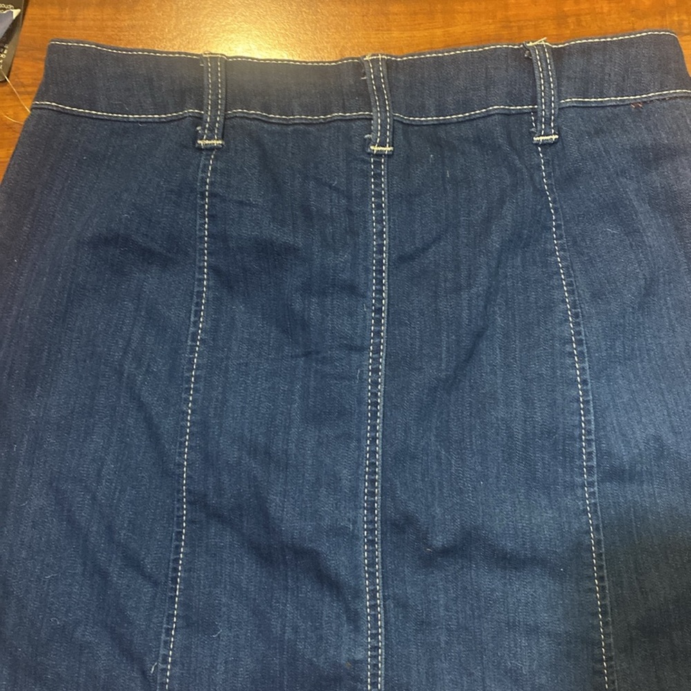NWT CELEBRITY PINK BUTTON DOWN DEMIN MINI SKIRT - Picture 9 of 10